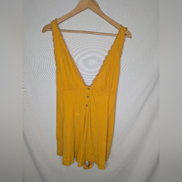 ASOS Yellow Deep V Scalloped Neckline Tank and Shorts Romper Size 6 - Picture 3 of 9